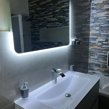 La Maison De Celine شقة